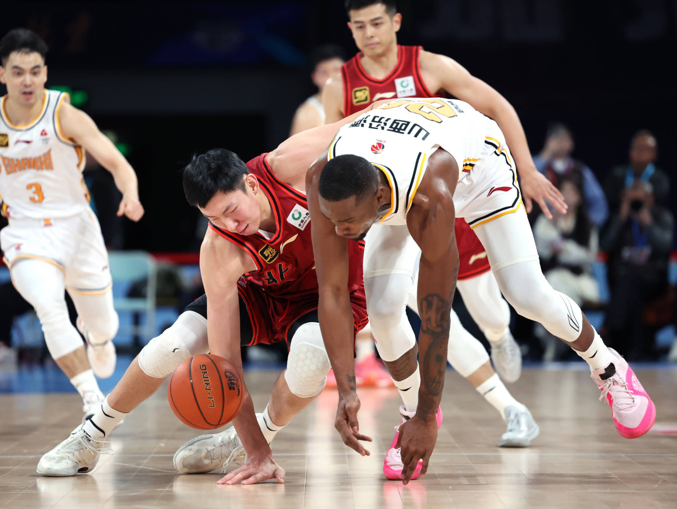 aoa体育课程-关于劲敌较量！中国职业足球顶级联赛剑拔弩张的信息