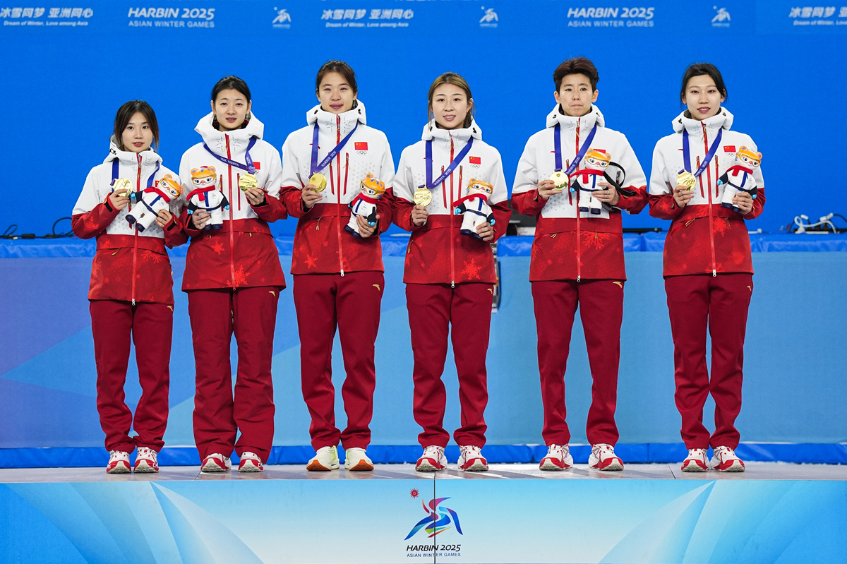 包含精英之约：女足国际友谊赛场名将云集的词条