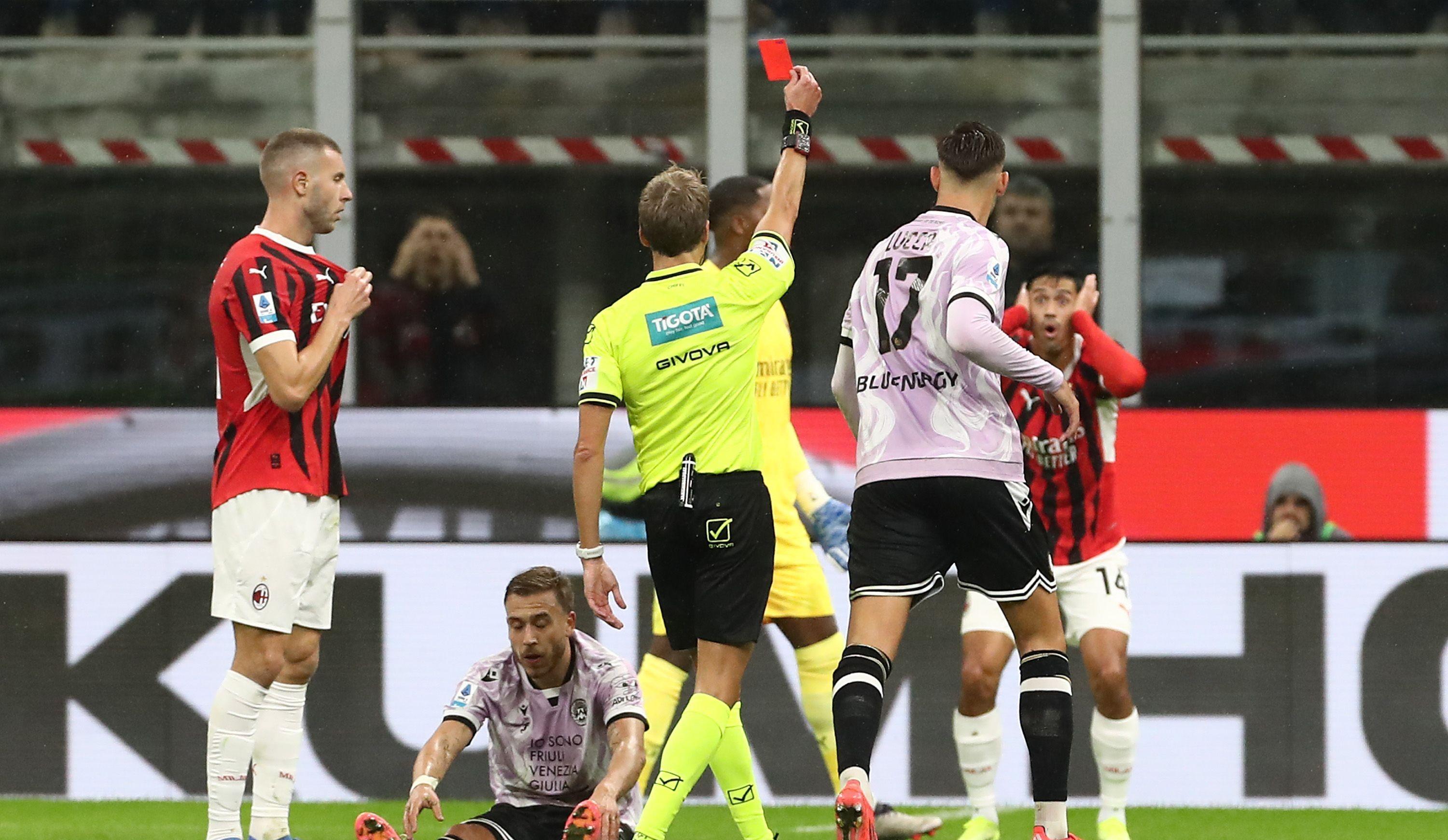 aoa体育活动-比赛中队员越位争议，场面混乱