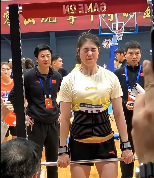 aoa体育-中国选手斩获第一，再次登上领奖台