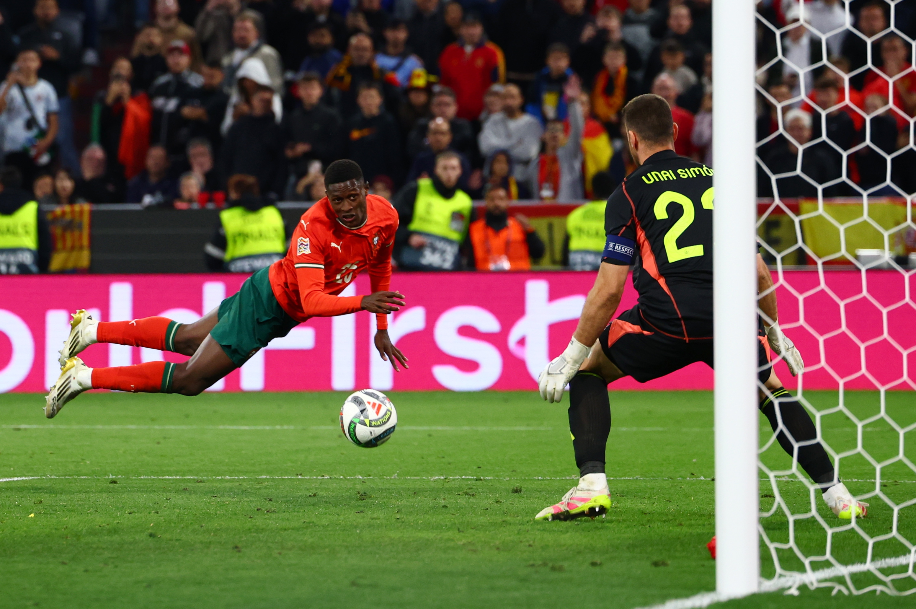 葡萄牙后卫在荷甲联赛表现出色 葡萄牙后卫在荷甲联赛表现出色