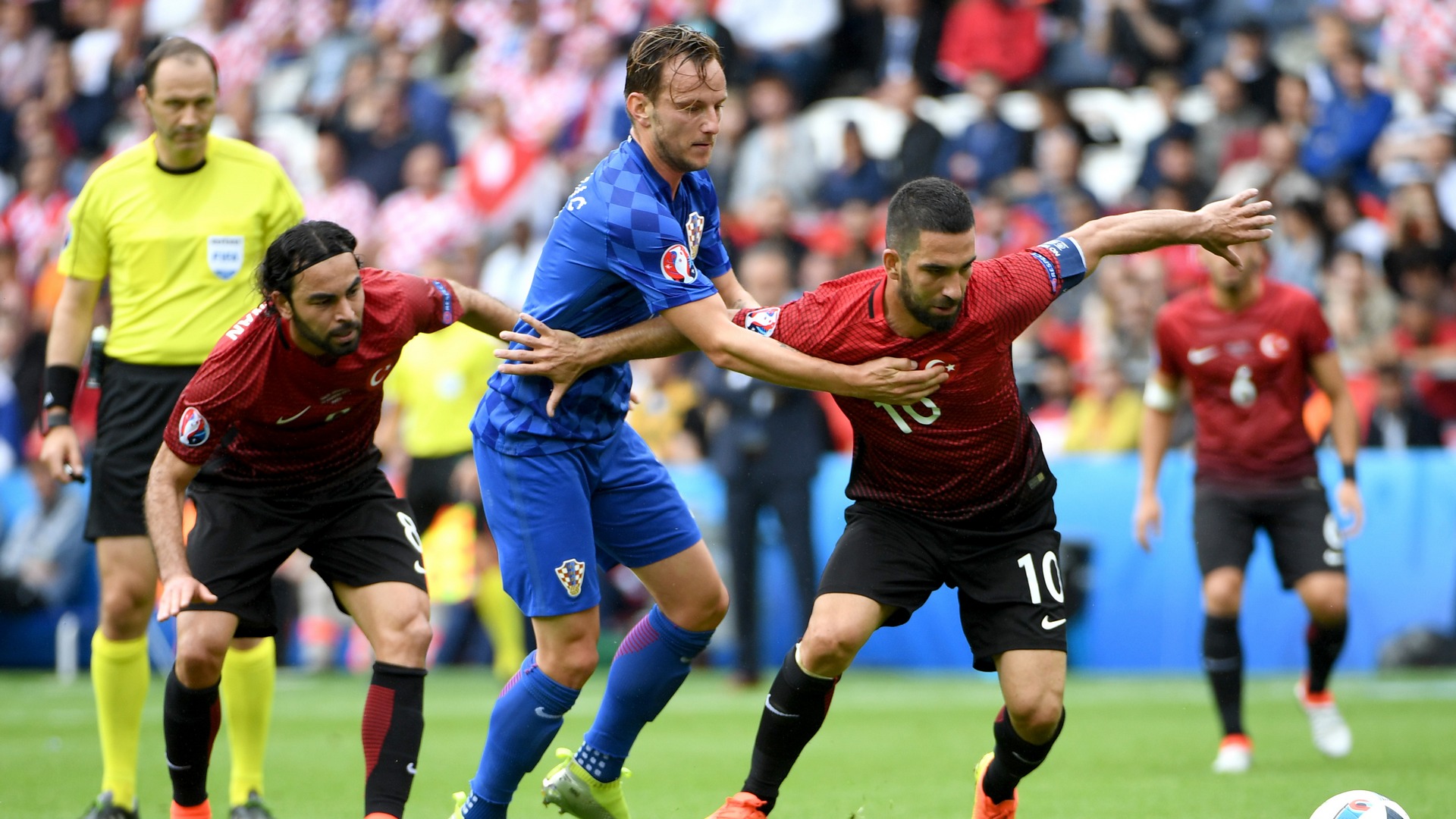 法国逆转阿尔巴尼亚,小组领先 法国逆转阿尔巴尼亚,小组领先