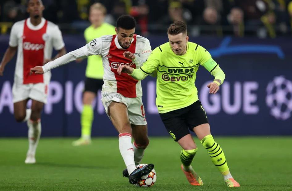 阿贾克斯客场取胜,领先积分榜 阿贾克斯客场取胜,领先积分榜