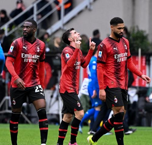 AC米兰稳固阵容！中场新援适应迅速助攻连连迎接挑战的简单介绍