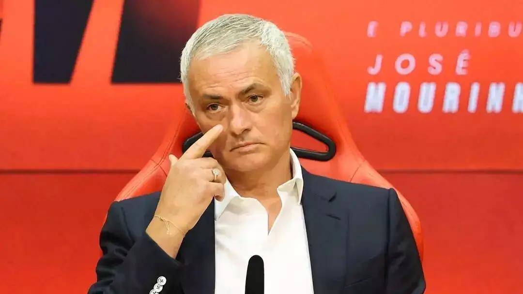 关于切尔西老板否认与穆里尼奥恩怨，称其对俱乐部功不可没的信息