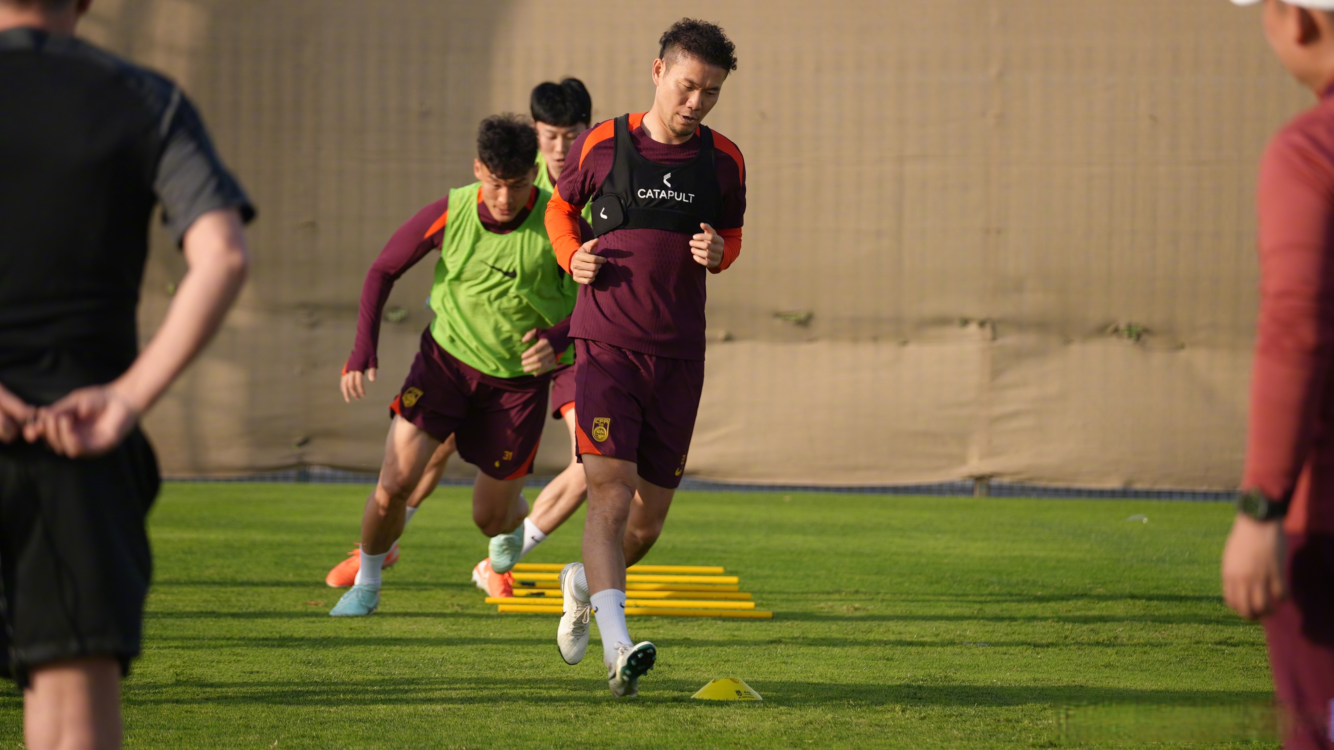 国家队备战国际比赛:教练组调整阵容 国家队备战国际比赛:教练组调整阵容