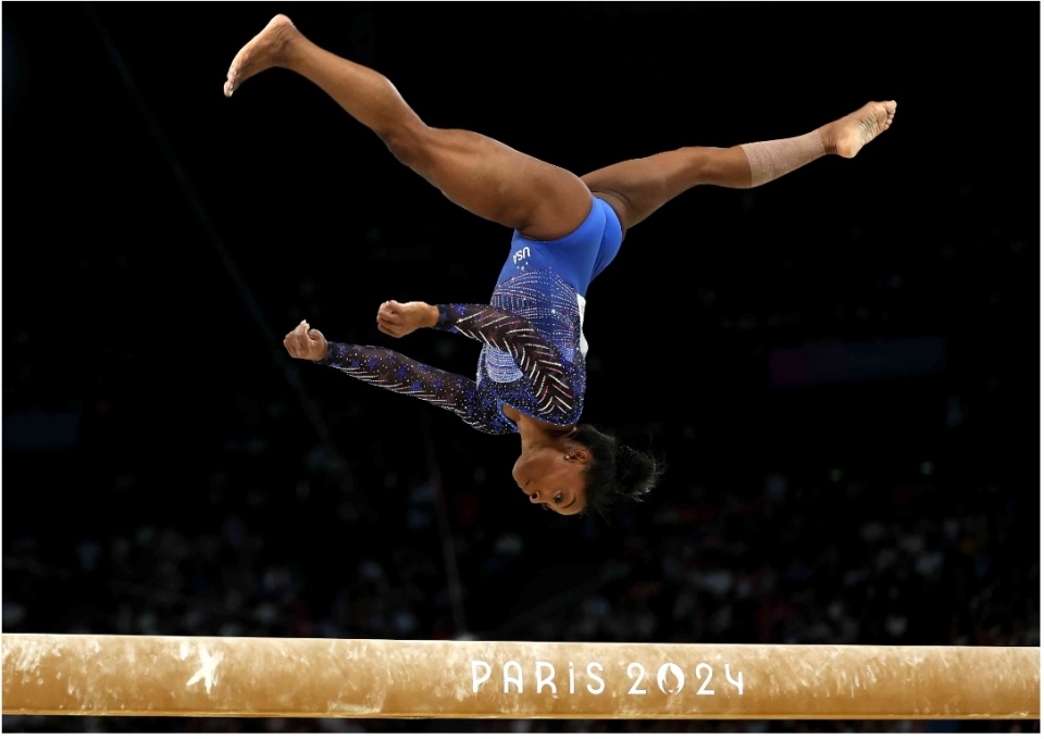 aoa体育新闻-意大利运动员在体操项目中实现精彩表演