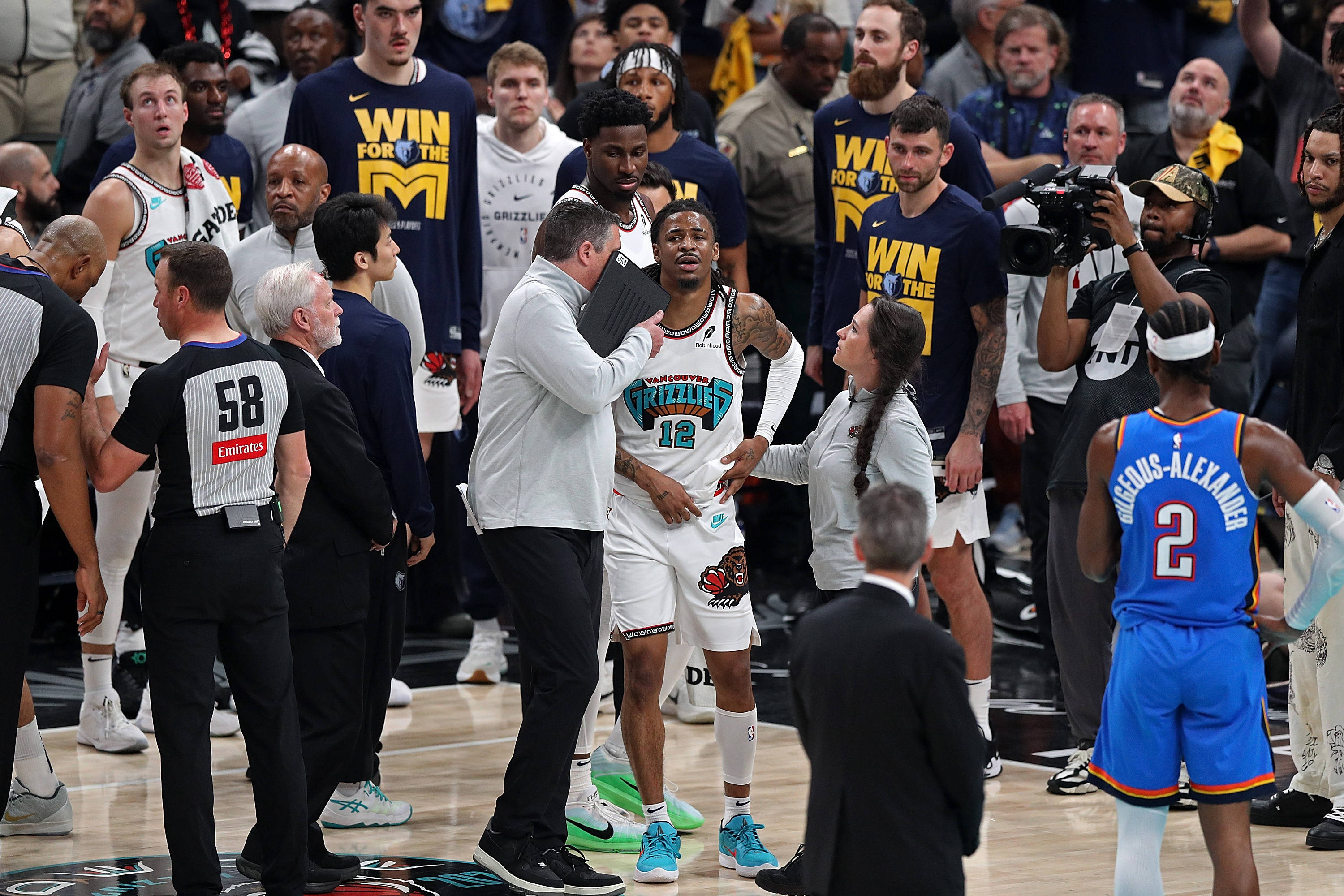 aoa体育馆-灰熊横扫雷霆，取得胜利