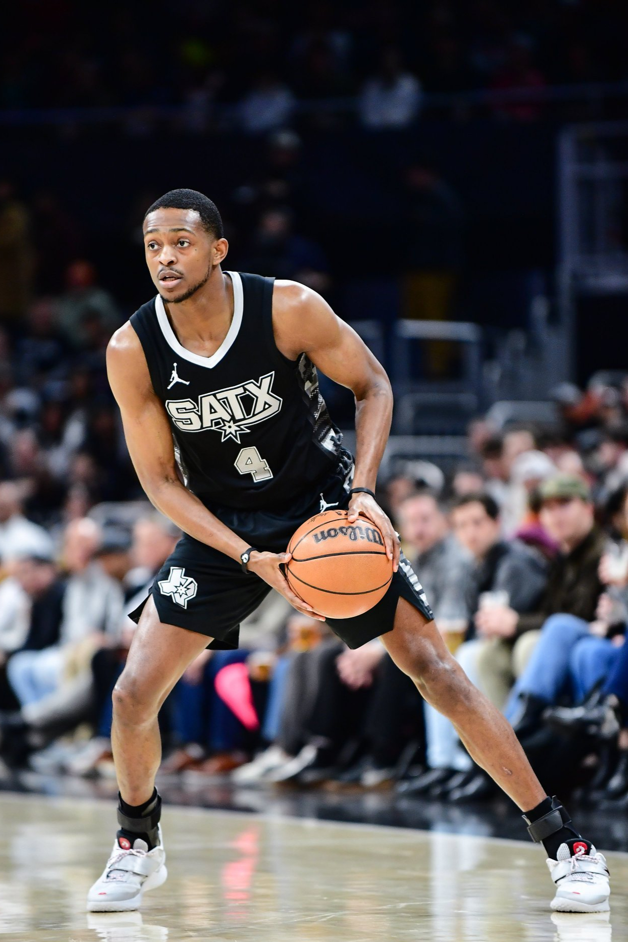 火箭客场击败马刺，豪取两连胜