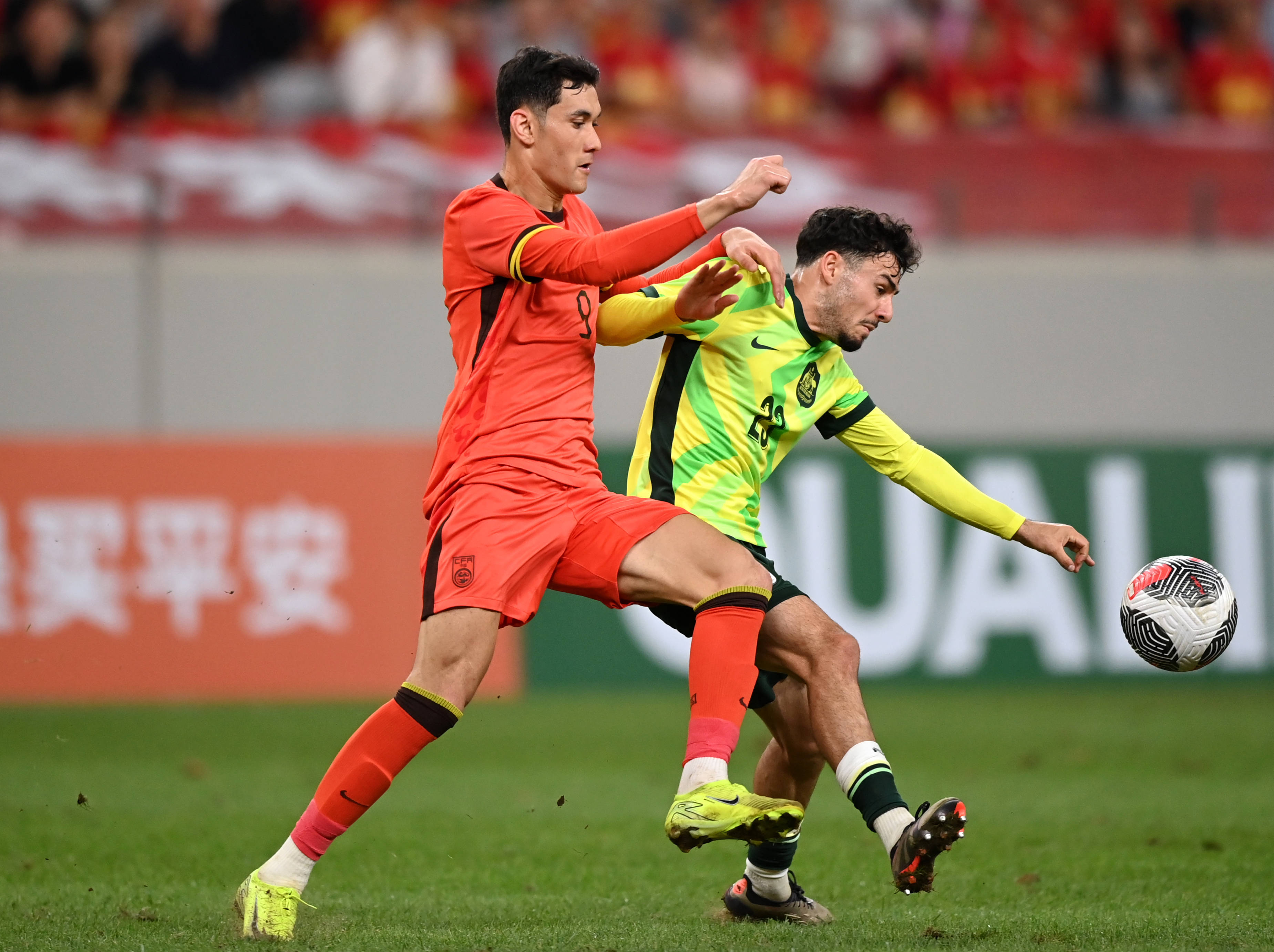 aoa体育视频-包含国内足球联赛赛季盛况空前，球迷热情高涨的词条