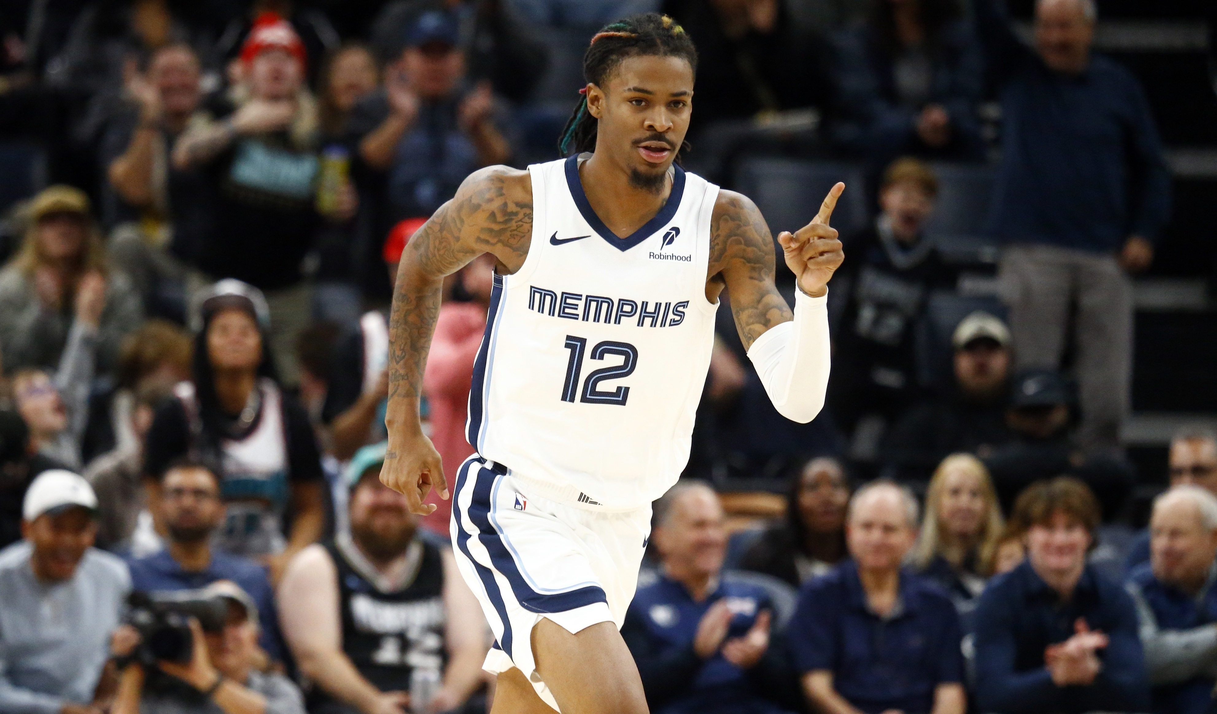 关于开拓者战胜灰熊，继续追赶季后赛资格的信息