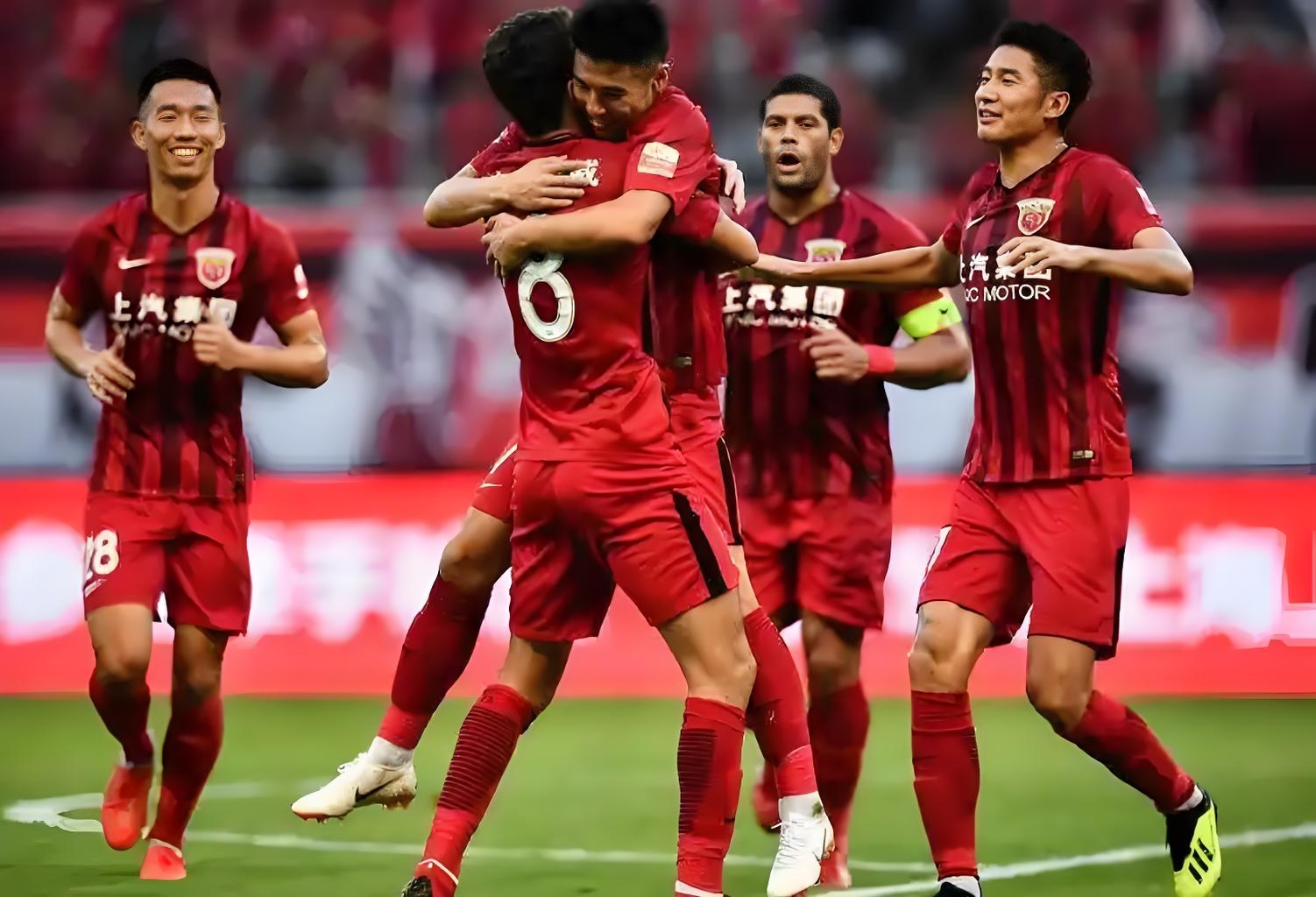 上港比横扫广州,联赛表现逐渐回暖向前突进的简单介绍 上港比横扫广州,联赛表现逐渐回暖向前突进的简单介绍