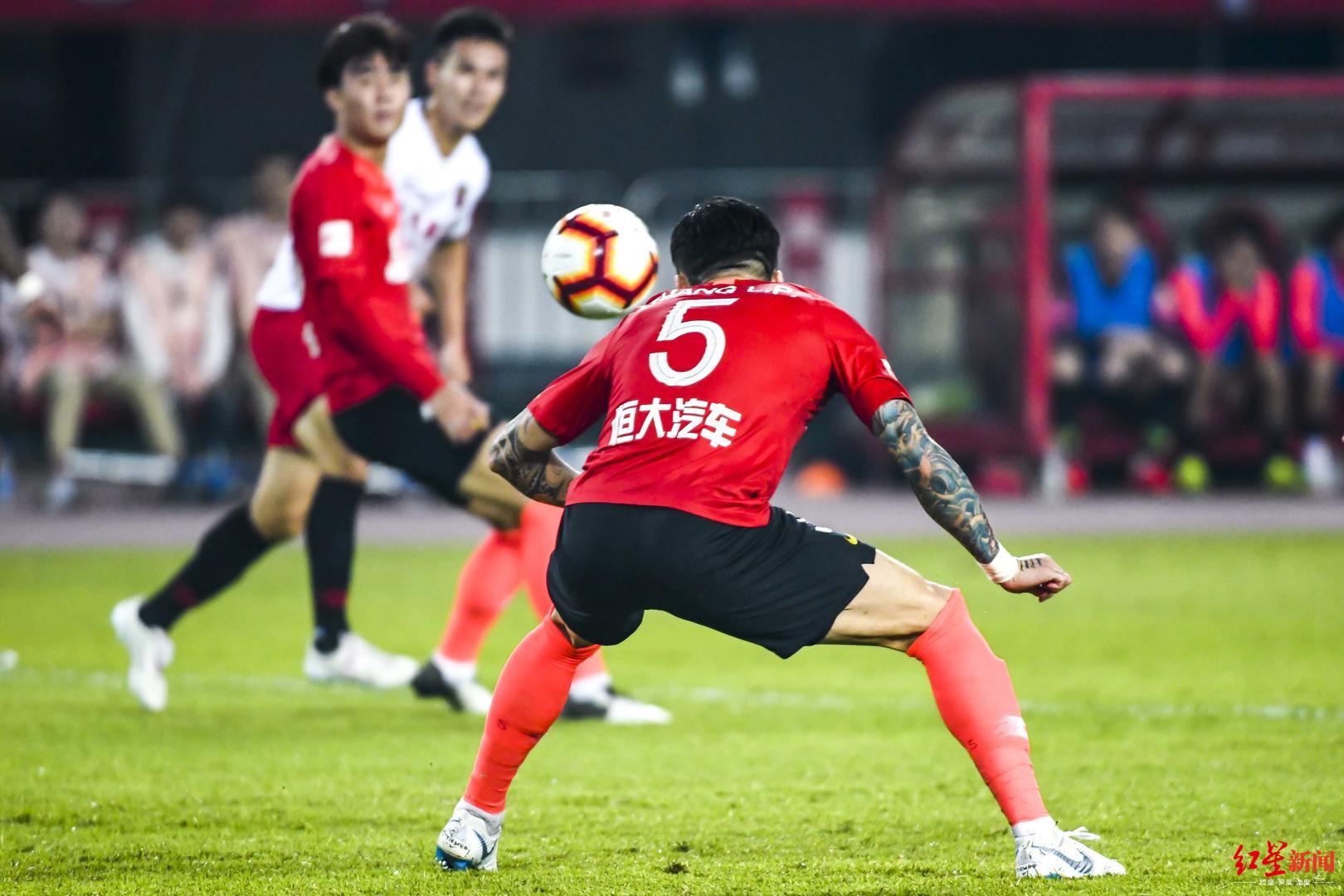 上港比横扫广州,联赛表现逐渐回暖向前突进的简单介绍 上港比横扫广州,联赛表现逐渐回暖向前突进的简单介绍